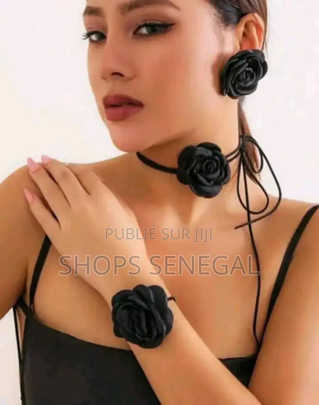 Boucles d'Oreilles Bracelet Collier Orné De Roses