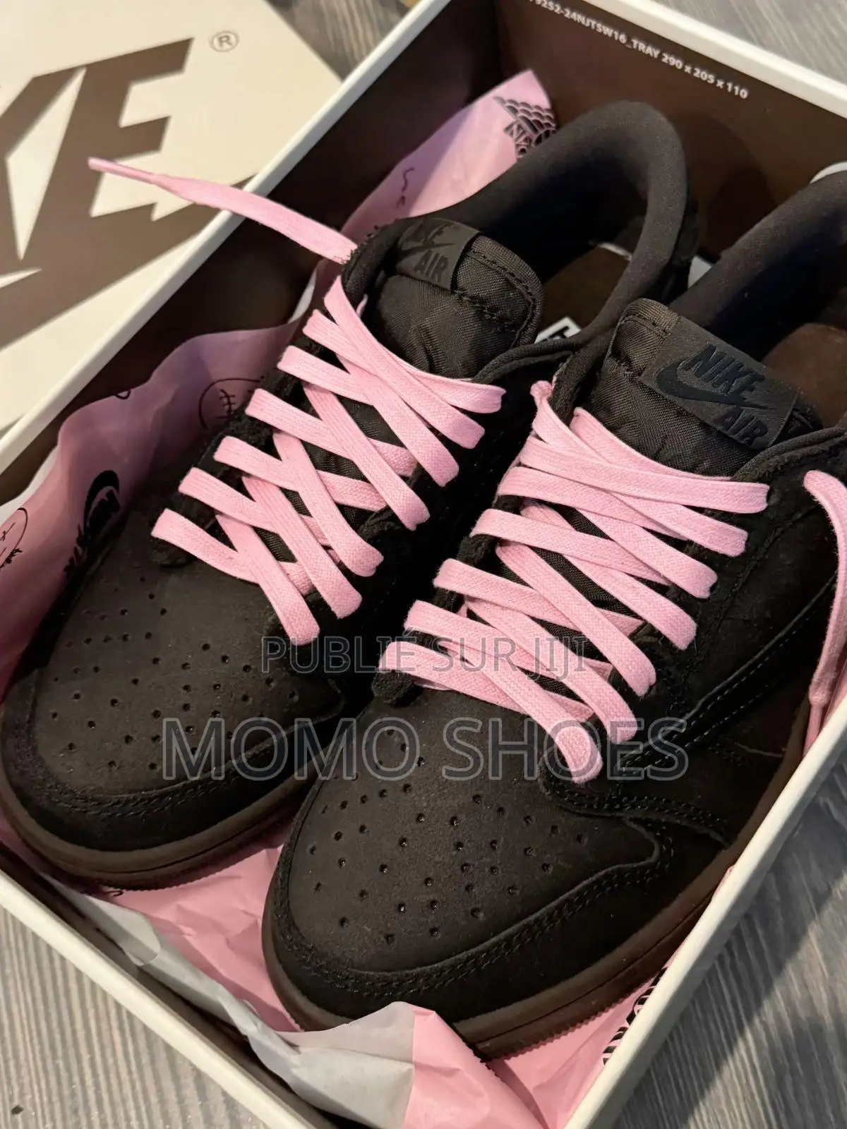 Chaussures Travis Scott