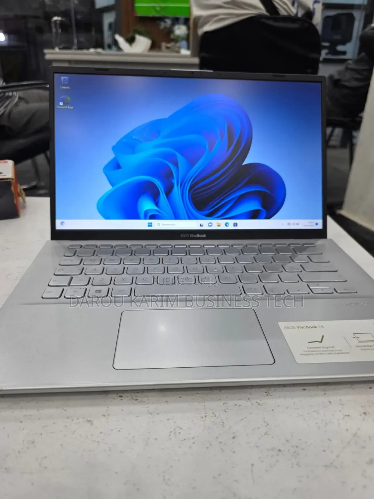 New Asus VivoBook X540SA 8GB Intel Core I3 SSD 256GB