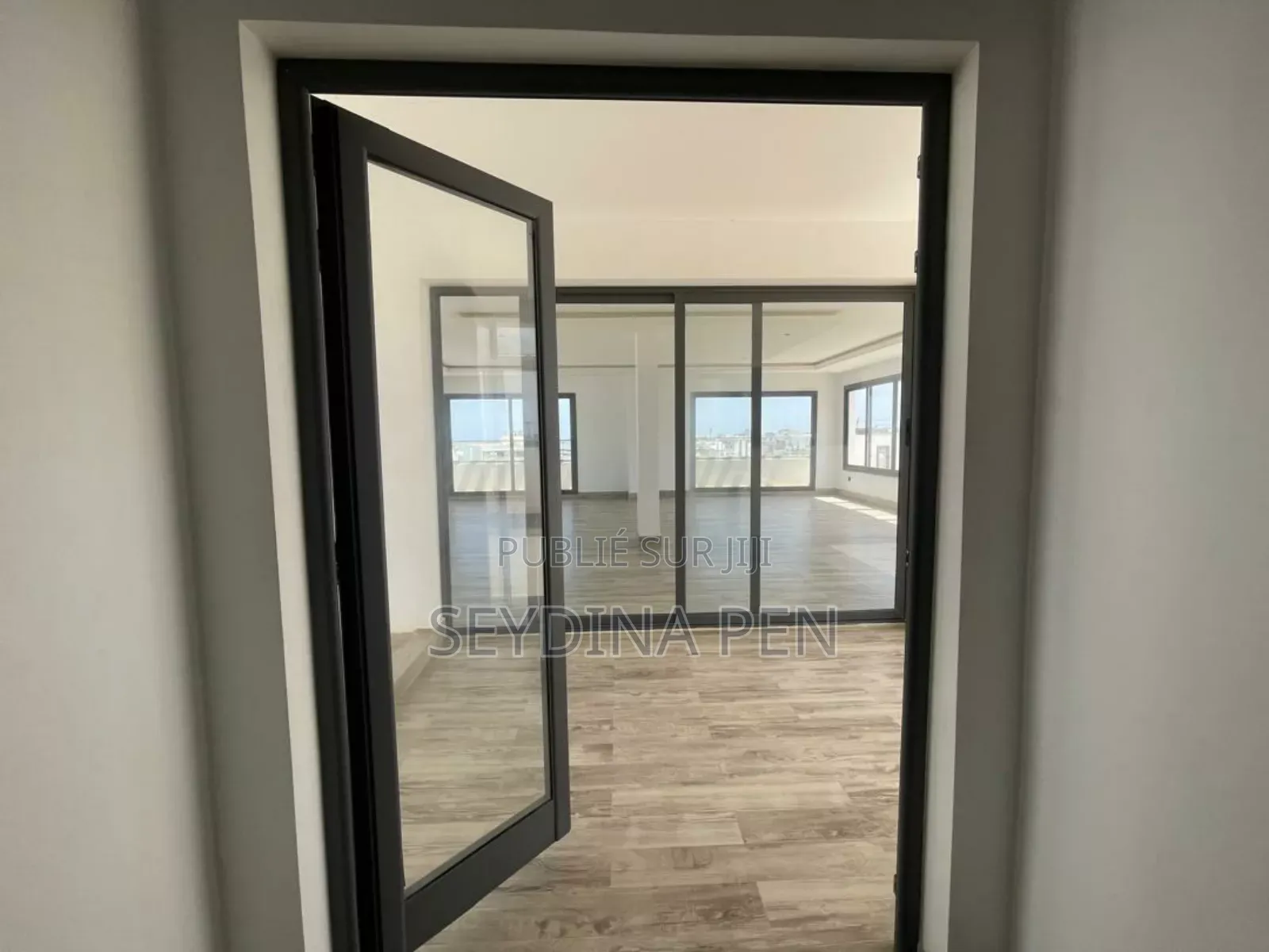 3chbre Appartement dans Immeuble Excellence, Almadies à Louer