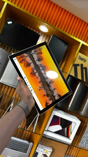 New Microsoft Surface Pro 5 8GB Intel Core I5 SSD 256GB