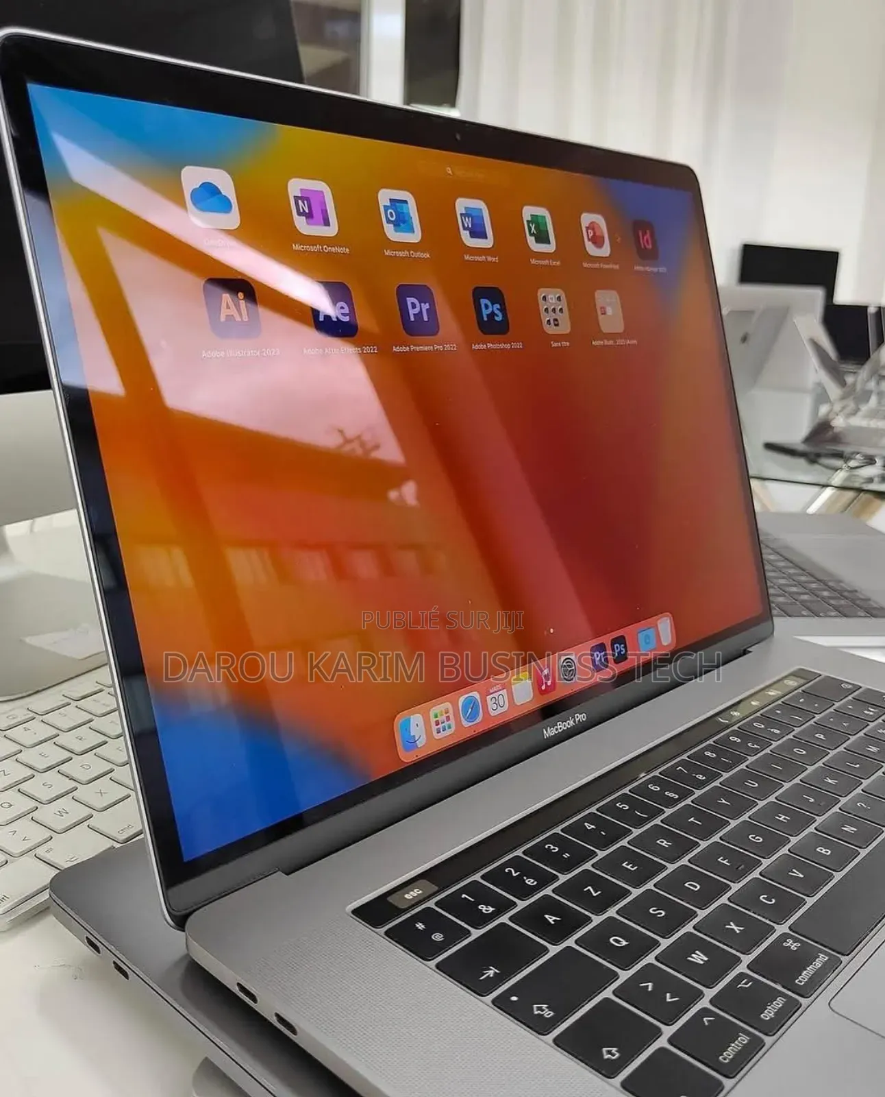 New Apple MacBook Pro 2017 16GB Intel Core I7 SSD 1T