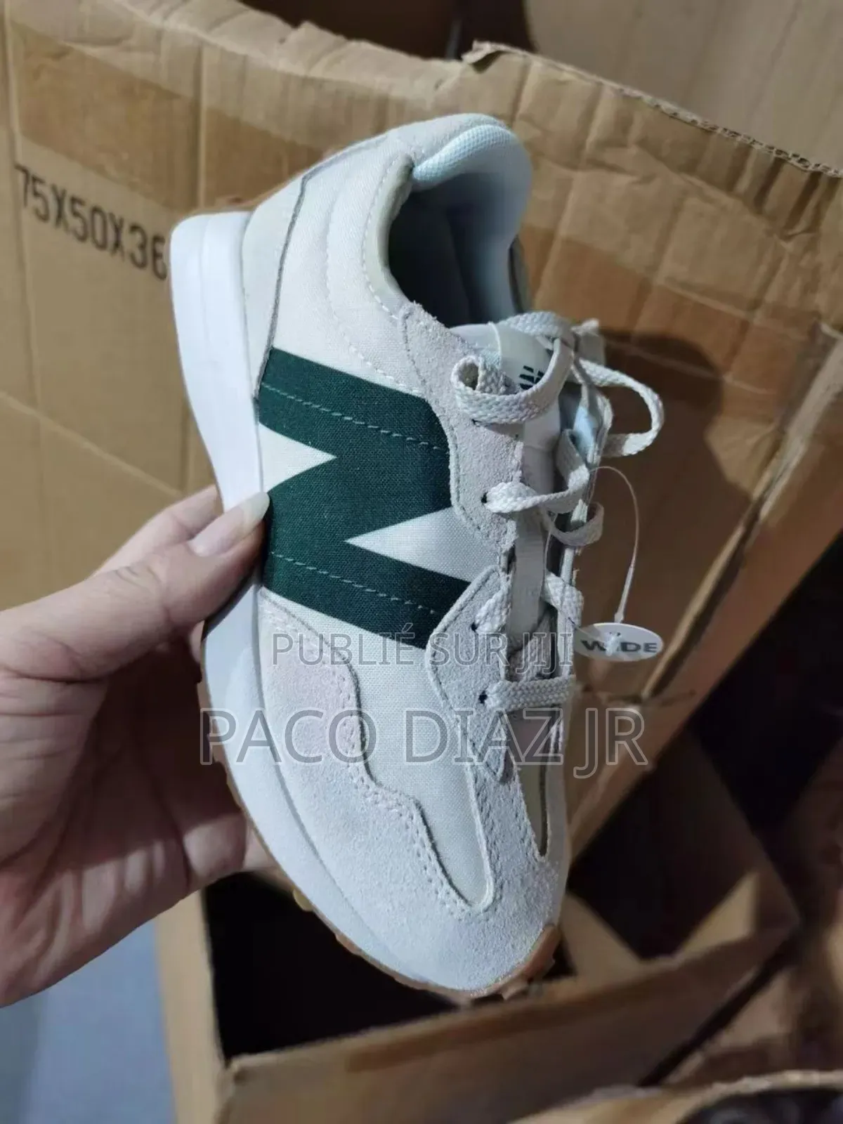 New Balance 327 Sneakers