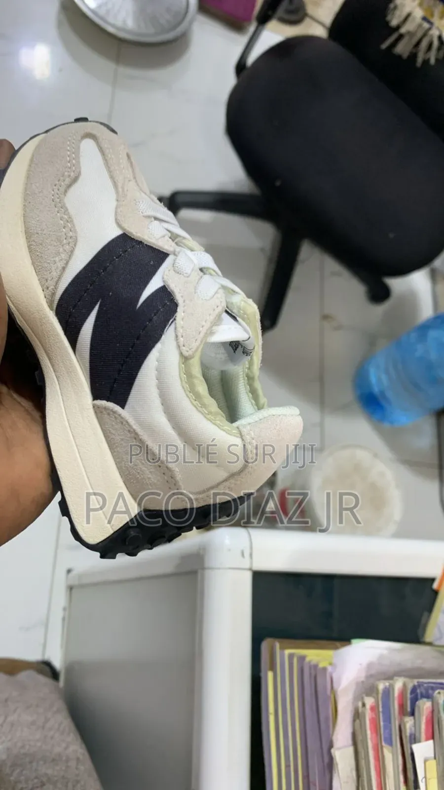 New Balance 327 Sneakers