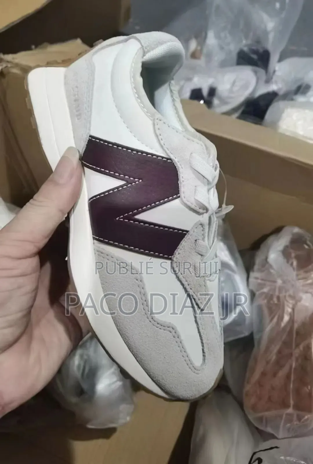 New Balance 327 Sneakers