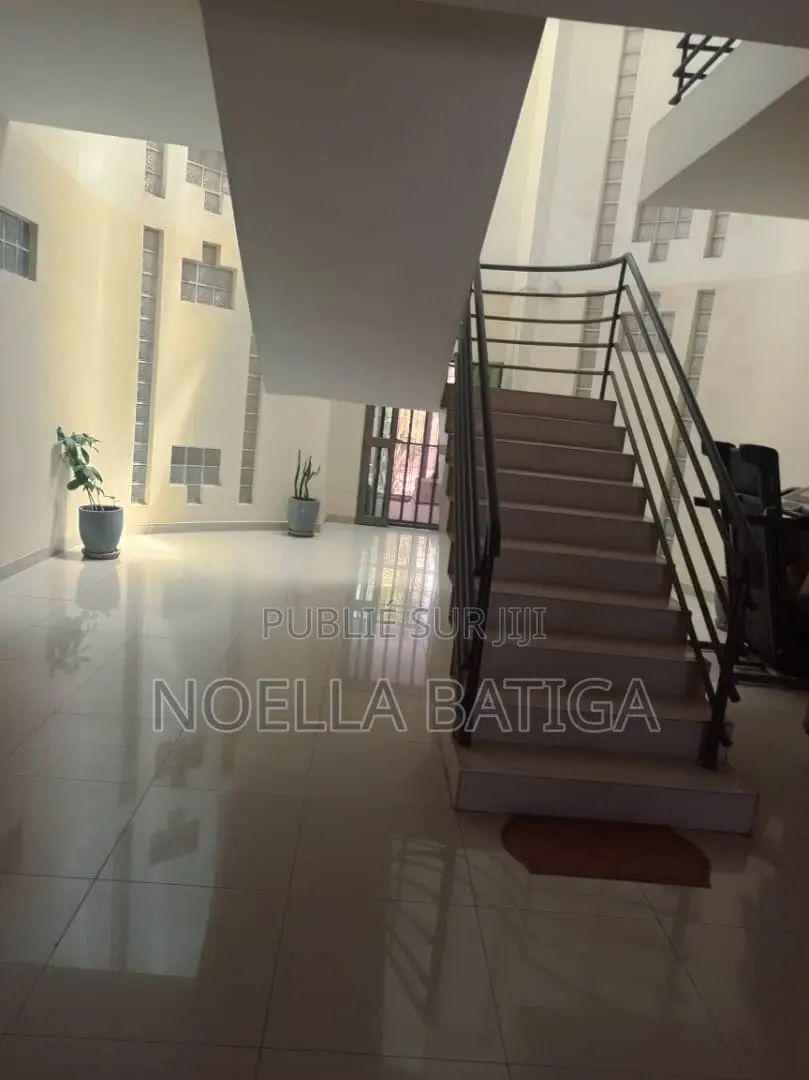 3chbre Appartement dans Groupe Refuge, Almadies à Louer