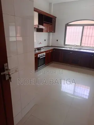 3chbre Appartement dans Groupe Refuge, Almadies à Louer