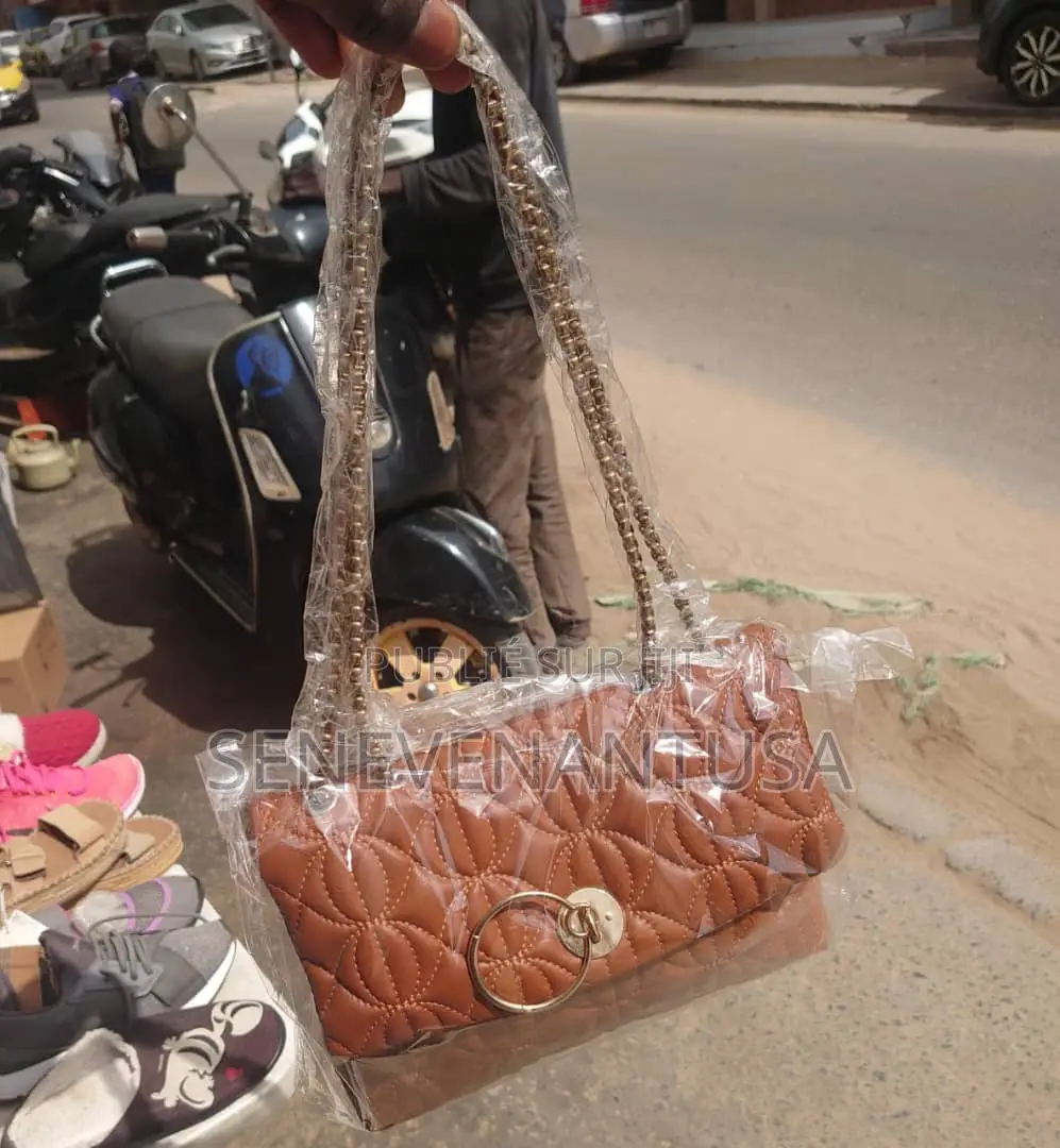 At Sacs Femmes Disponible