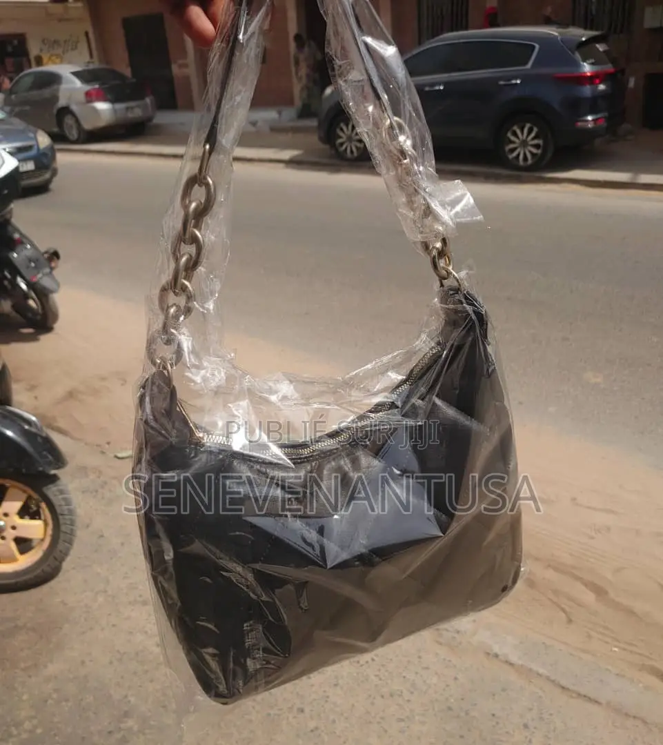 At Sacs Femmes Disponible