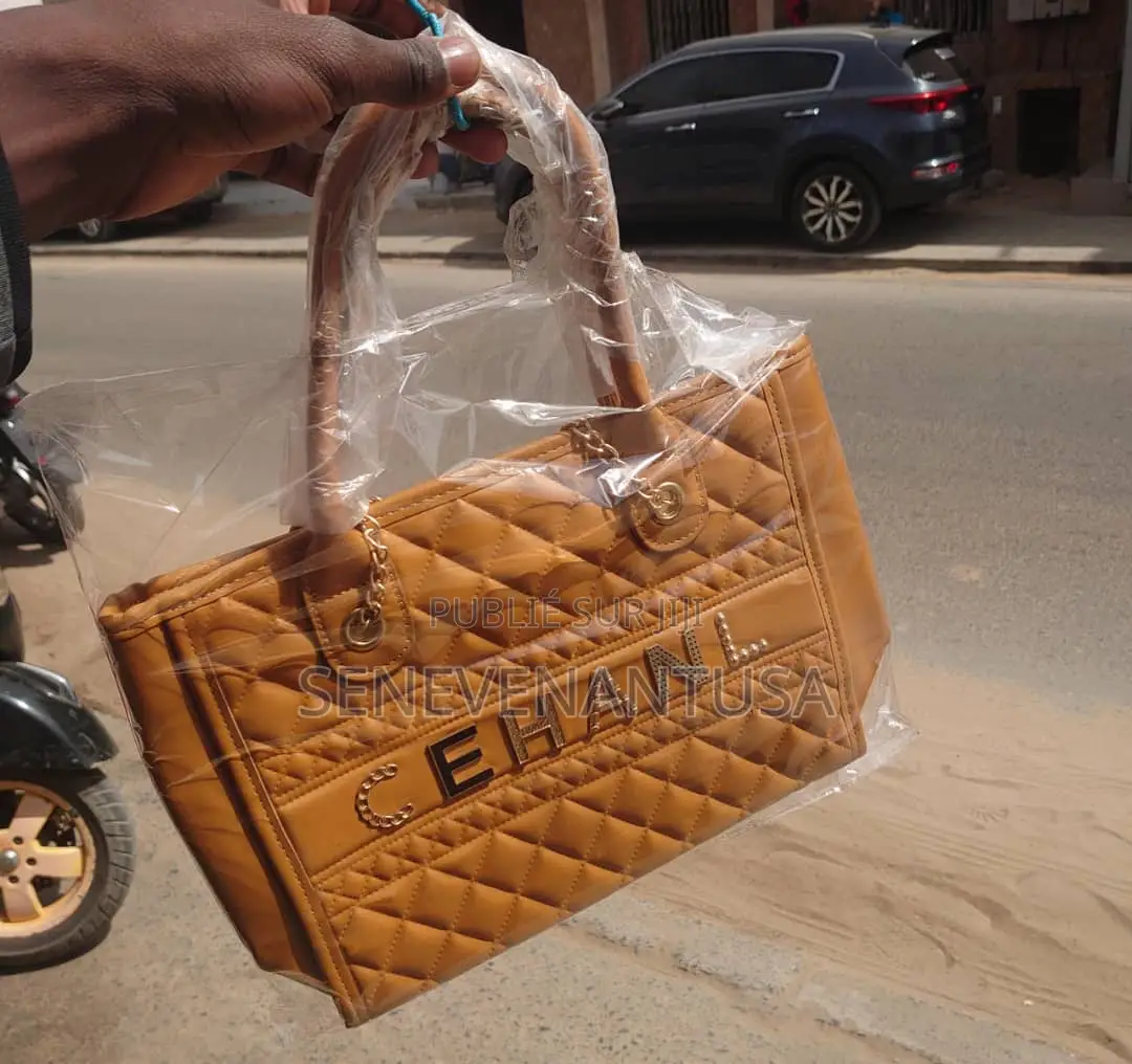 At Sacs Femmes Disponible