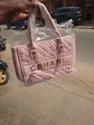 At Sacs Femmes Disponible
