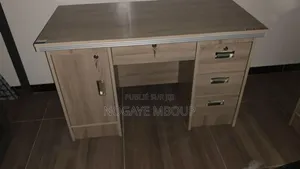 Photo - Table De Bureau