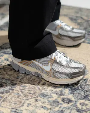 Chaussures Nike Vomero5