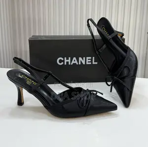 Chaussure Femme. Élégance Intemporelle Avec Chanel