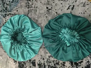 Bonnet en Satin Double Face