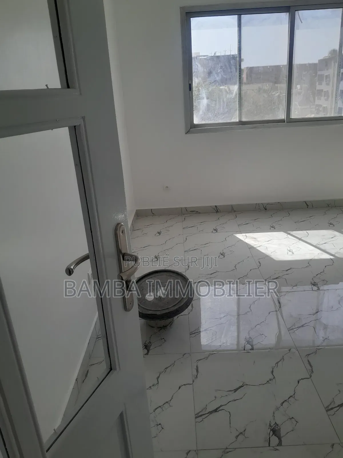 1chbre Chambre et salon dans Bamba Immobilier, Gueule Tapée à Louer