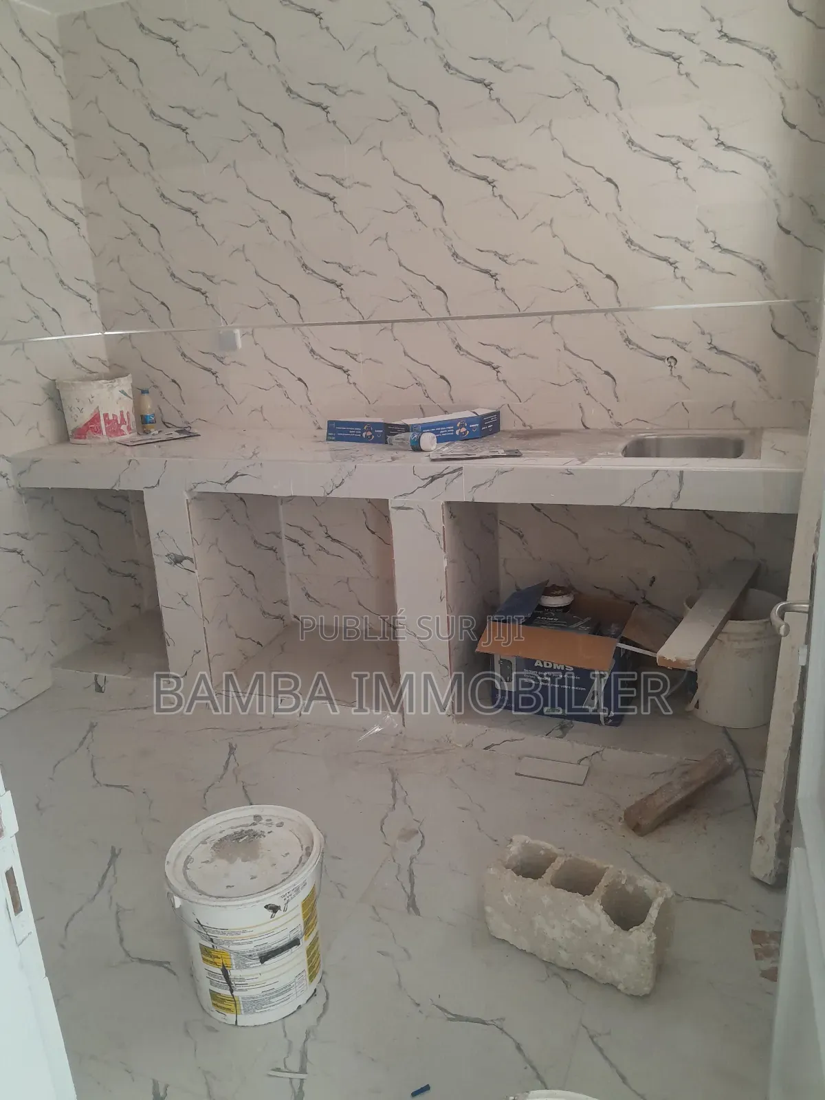 1chbre Chambre et salon dans Bamba Immobilier, Gueule Tapée à Louer