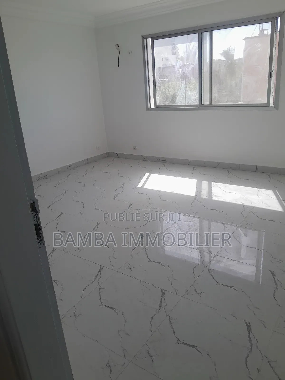 1chbre Chambre et salon dans Bamba Immobilier, Gueule Tapée à Louer