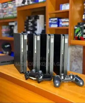 Photo - Playtation 4 + 13 Jeux Flaché