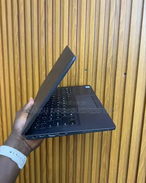 Ordinateur Portable Dell Latitude 5300 16GB Intel Core I5 SSD 256GB