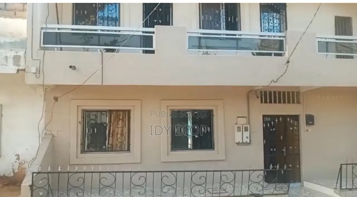 6chbre Maison dans Keur Massar, Dieuppeul-Derklé à Vendre