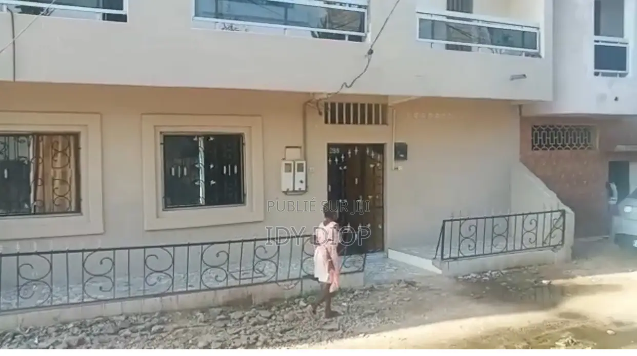 6chbre Maison dans Keur Massar, Dieuppeul-Derklé à Vendre