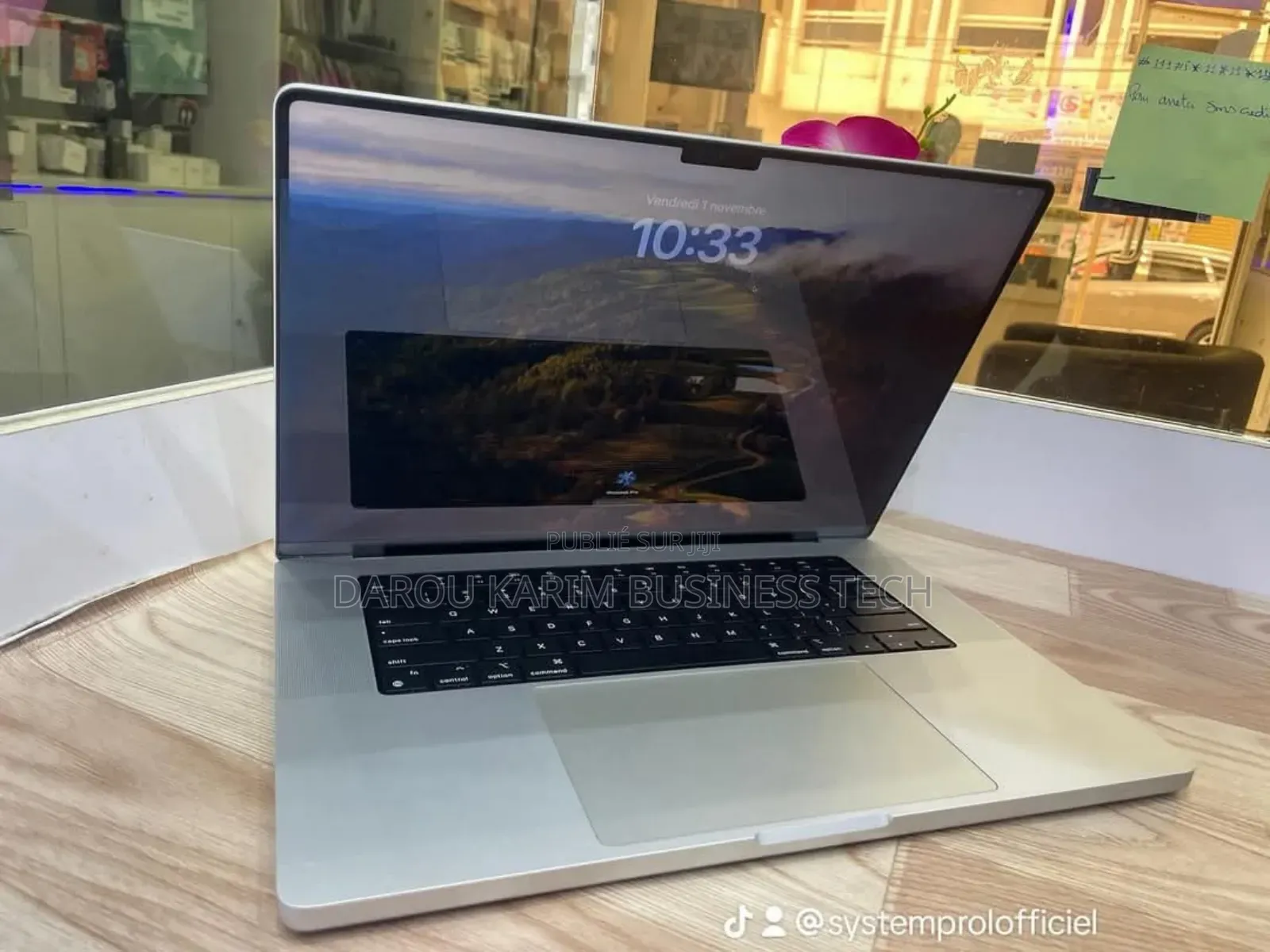 Neuf Apple MacBook Pro 2023 M2 Pro 14-Inch 16GB Apple M2 SSD 512GB