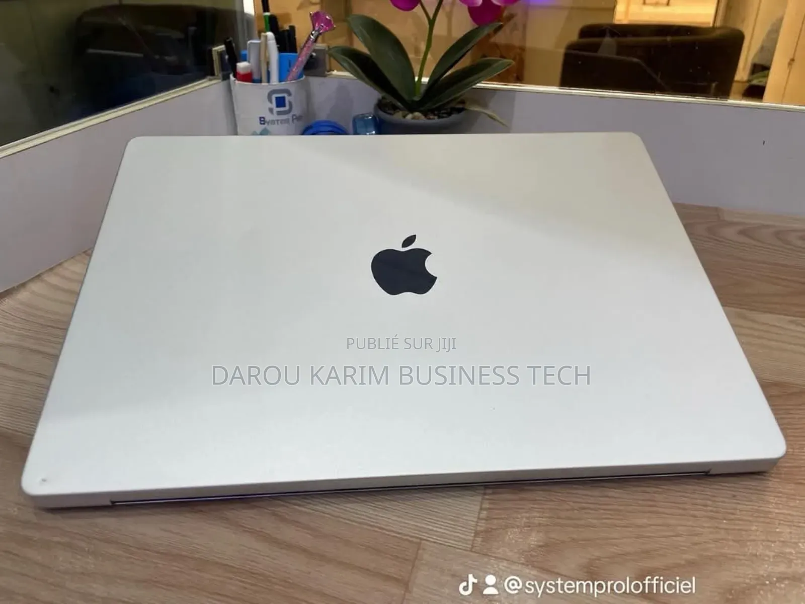 Neuf Apple MacBook Pro 2023 M2 Pro 14-Inch 16GB Apple M2 SSD 512GB