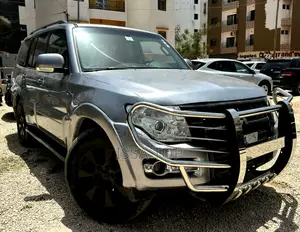 Photo - Mitsubishi Pajero 2015 Gris