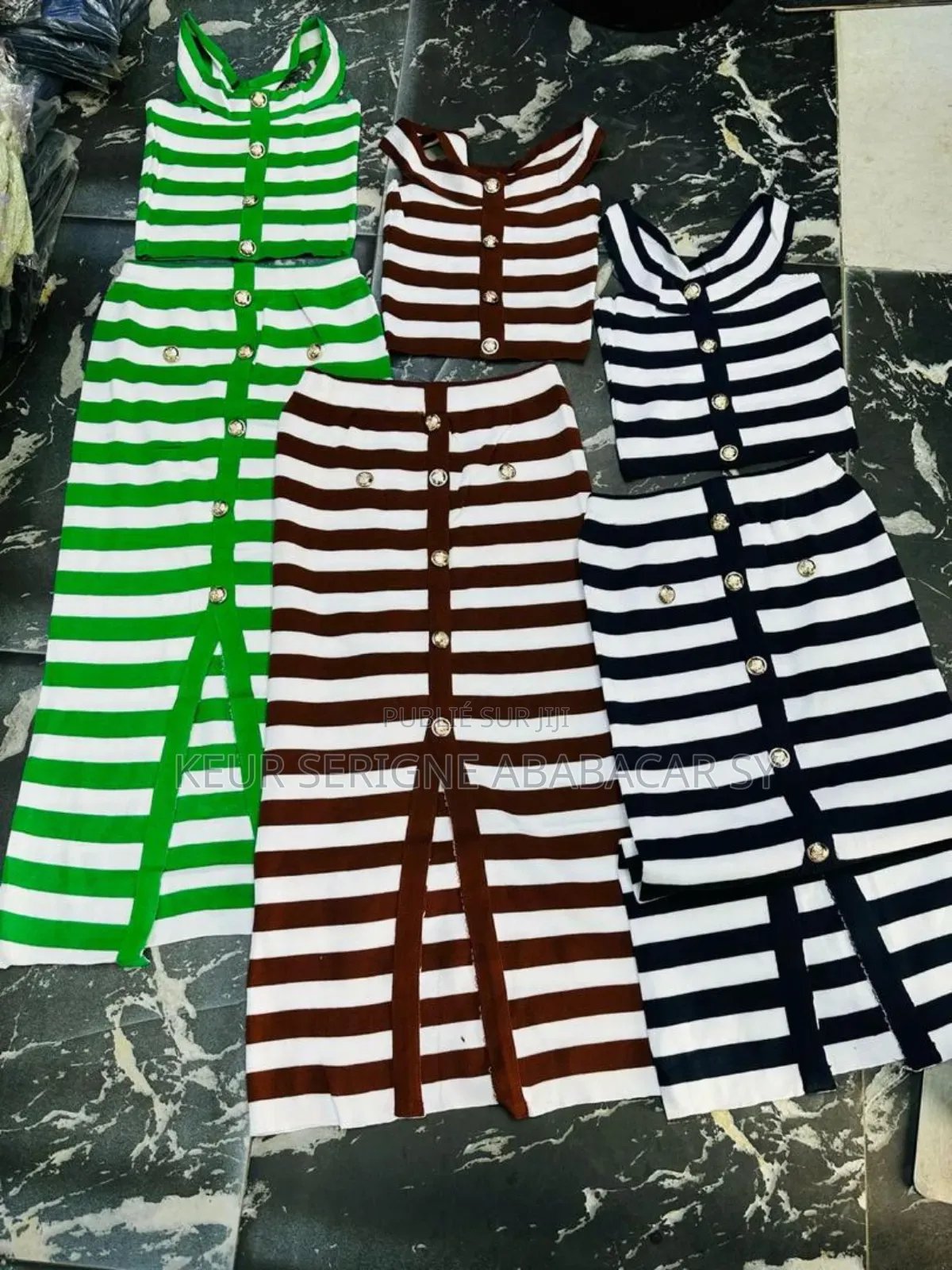 Ensemble Femmes Avec Bouton