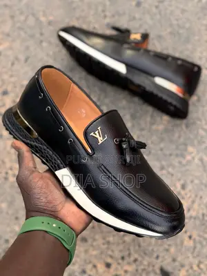 Photo - Louis Vuitton Disponible Pointure ,40,41,42,43,44,45,46,