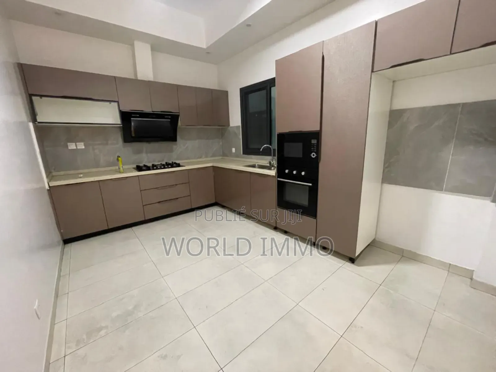 3chbre Appartement dans Lieu, Mermoz Sacré-Cœur à Louer