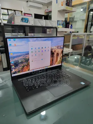 Ordinateur Portable Dell XPS 15 9560 16GB Intel Core I7 SSD 256GB