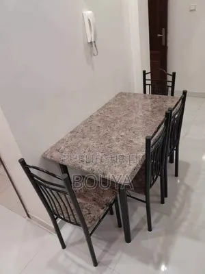 Photo - Table À Manger