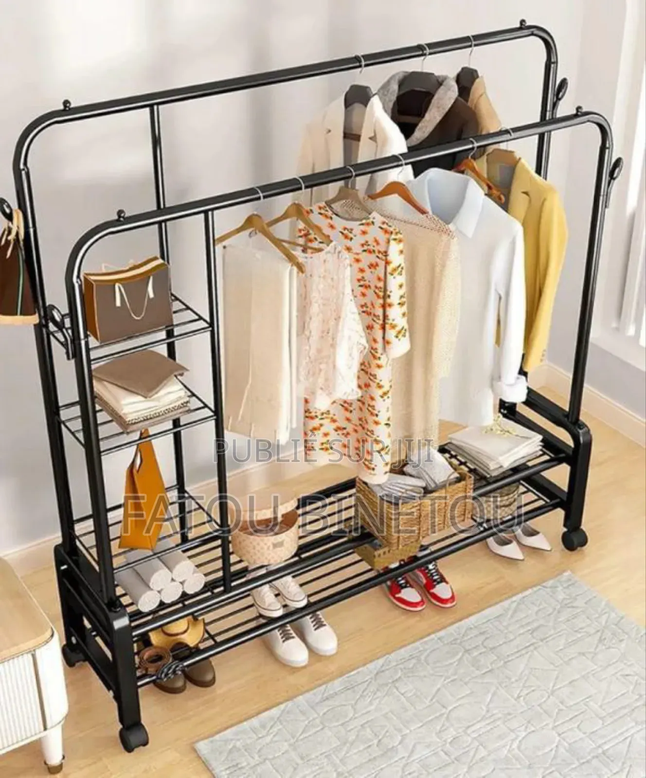 Penderie Habituellement Et Accessoires