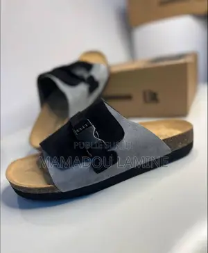 Photo - Sandales Orthopédiques Très Rigides Aves Un Joli Design