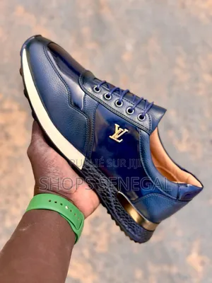 Photo - Louis Vuitton Sneakers - Élégance Et Confort Réunis