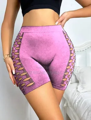 Cuissard Avec Déchirure Sur Les Côtés