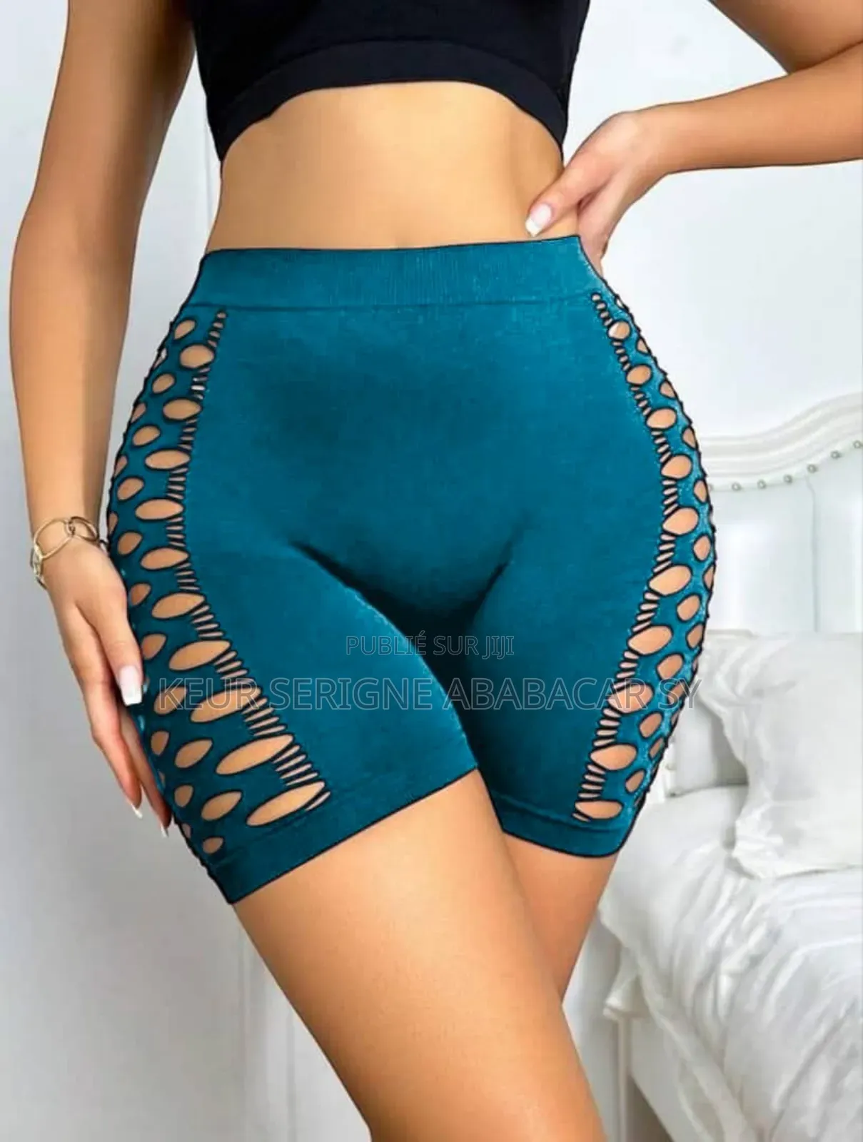 Cuissard Avec Déchirure Sur Les Côtés