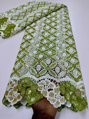 Guipure HKG Avec Des Motifs Très Joli