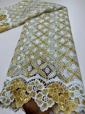 Guipure HKG Avec Des Motifs Très Joli