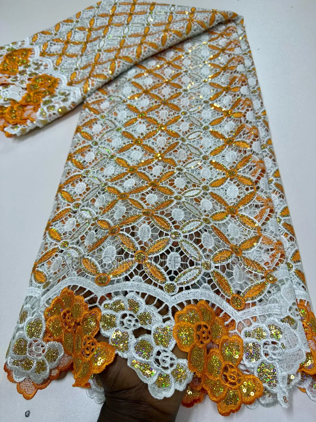 Guipure HKG Avec Des Motifs Très Joli