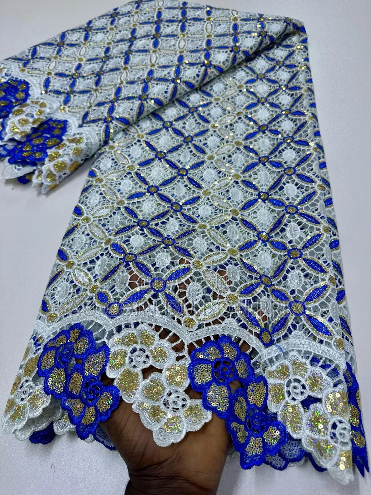 Guipure HKG Avec Des Motifs Très Joli