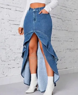 Photo - Jupe en Jean Avec Fentes Évasée