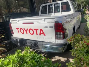 Toyota Hilux 2024 Blanc