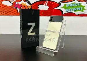 Photo - New Samsung Galaxy Z Flip 3 256 GB Doré
