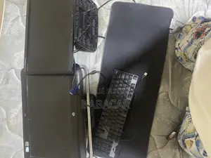 Photo - 2 Moniteur + Une Clavier Gamer Et Une Tapis Gamer