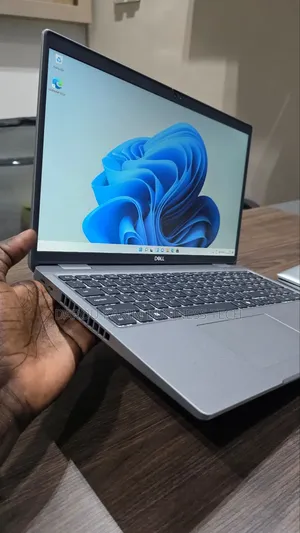 New Ordinateur Portable Dell Latitude 5550 16GB Intel Core I7 SSD 512GB