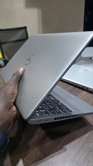 New Ordinateur Portable Dell Latitude 5550 16GB Intel Core I7 SSD 512GB