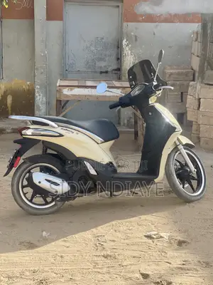 Photo - Piaggio Scooter 2022 Beige